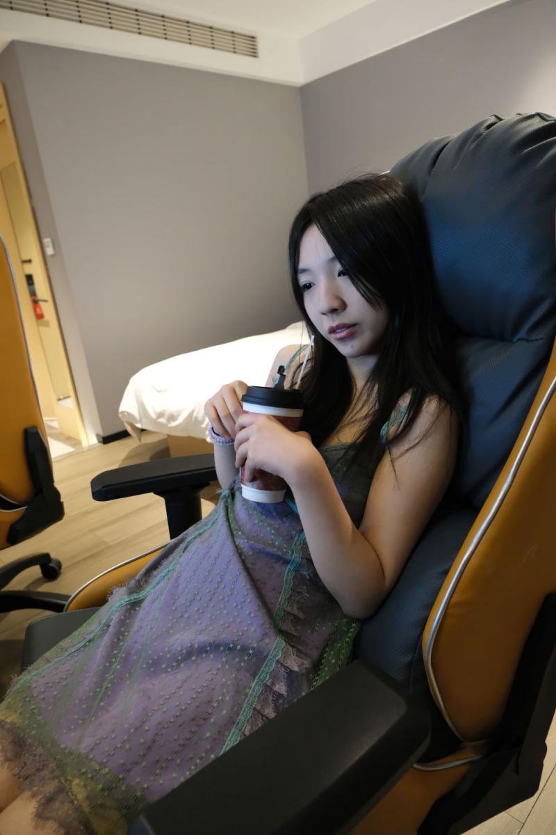 酒店里的良家小妹子