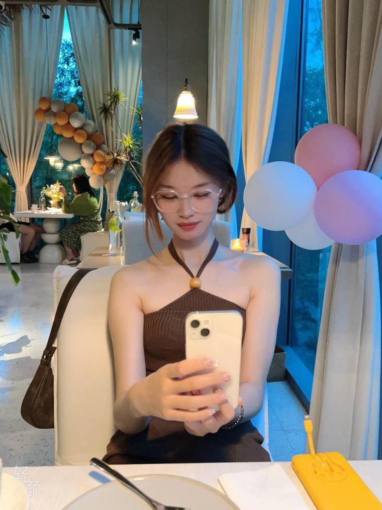 反差大学生和小母狗