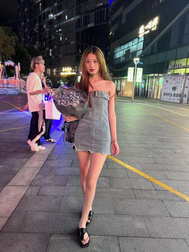 反差大学生和小母狗