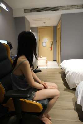 酒店里的良家小妹子