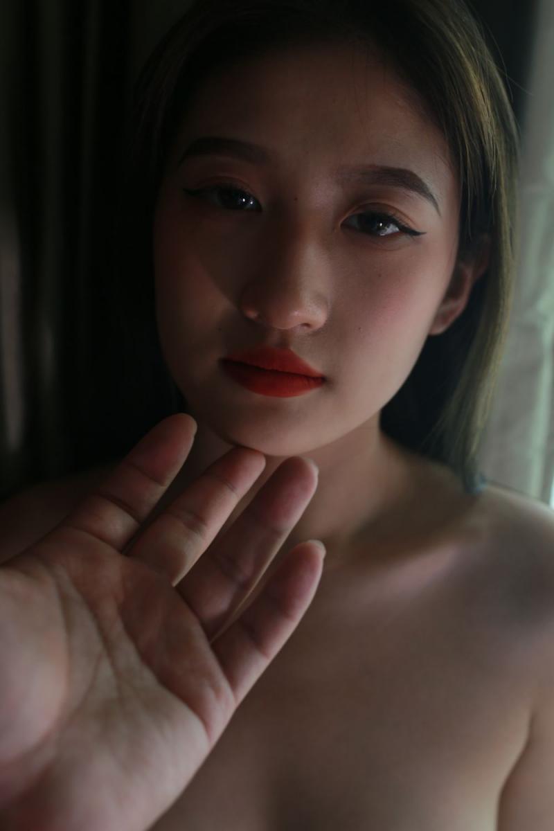 白白嫩嫩的美妞挺舒服的