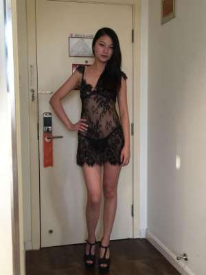 风骚又有韵味的极品小姐姐