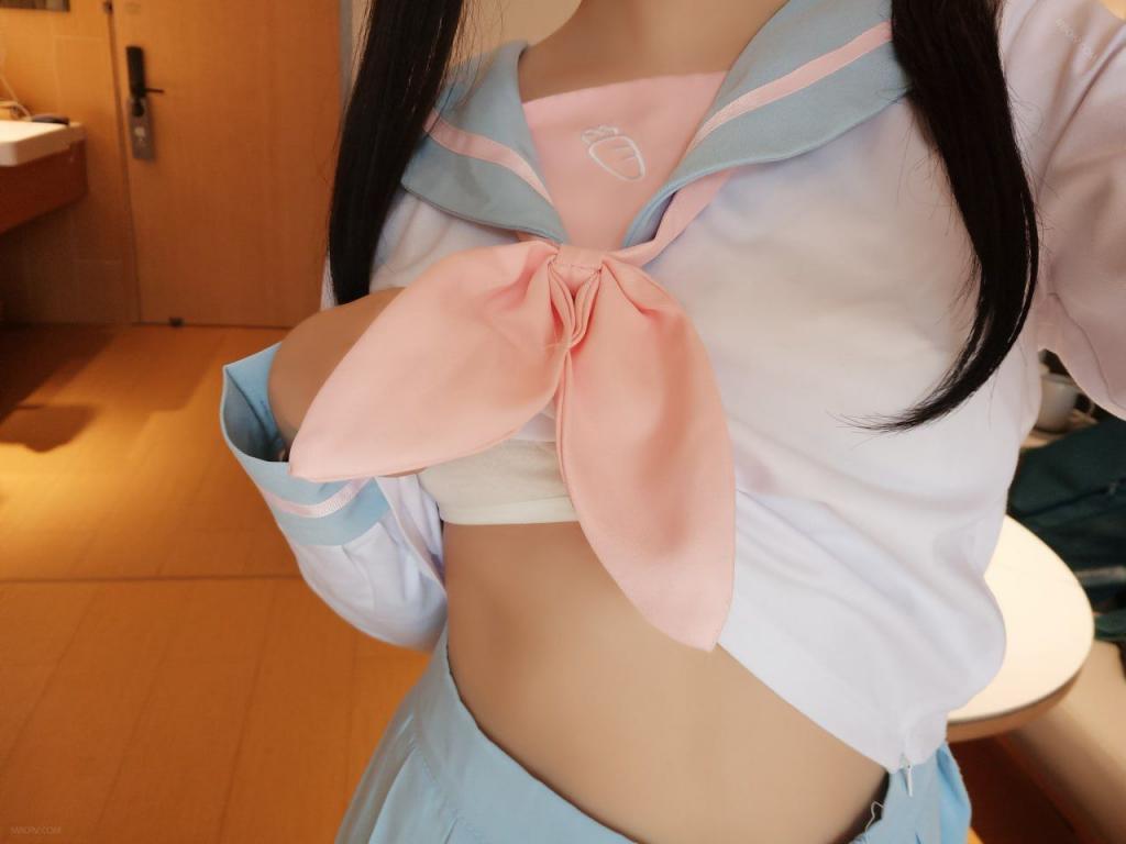 青春JK制服雙馬尾美少女身材相當嫩