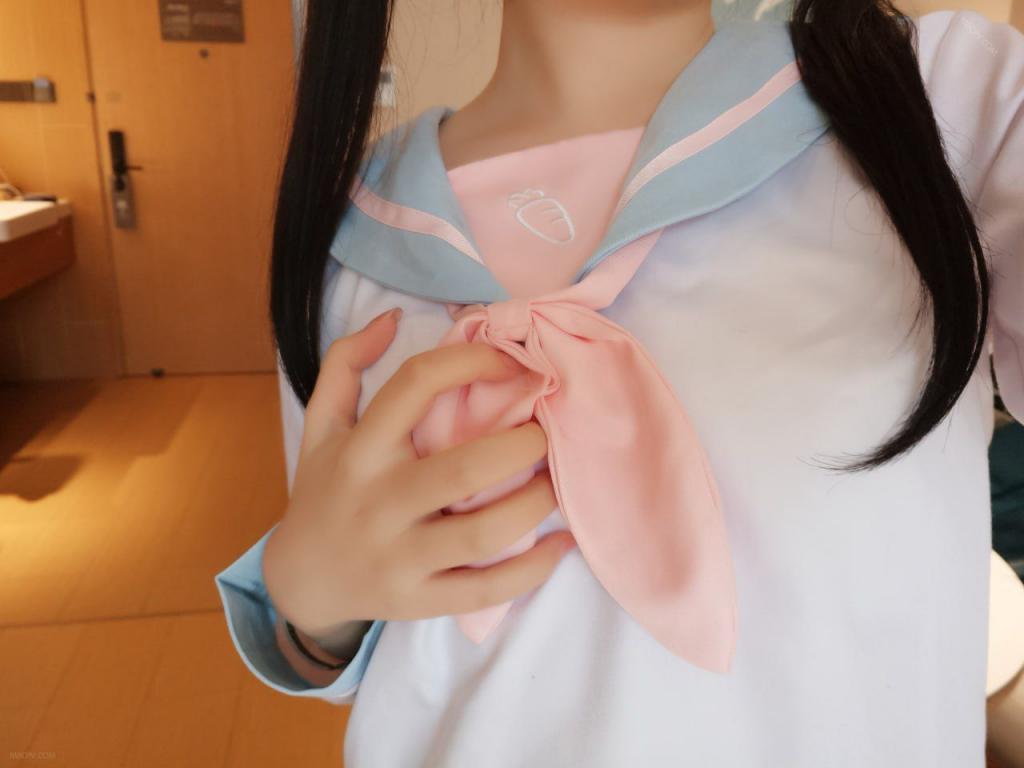 青春JK制服雙馬尾美少女身材相當嫩