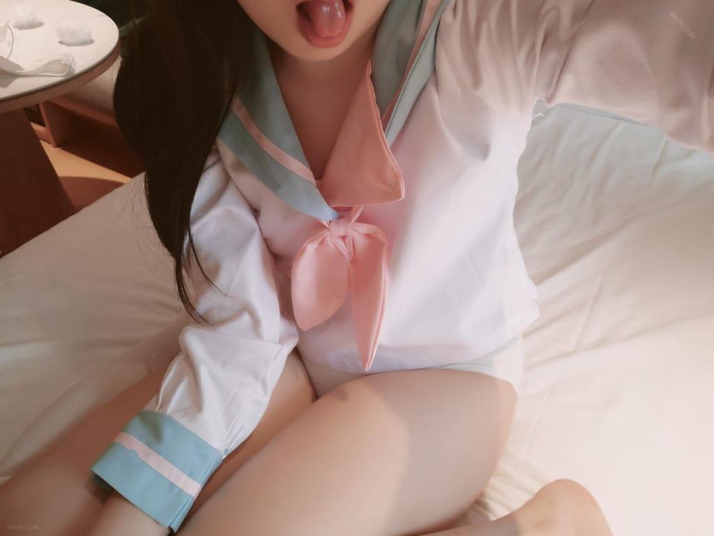 青春JK制服雙馬尾美少女身材相當嫩