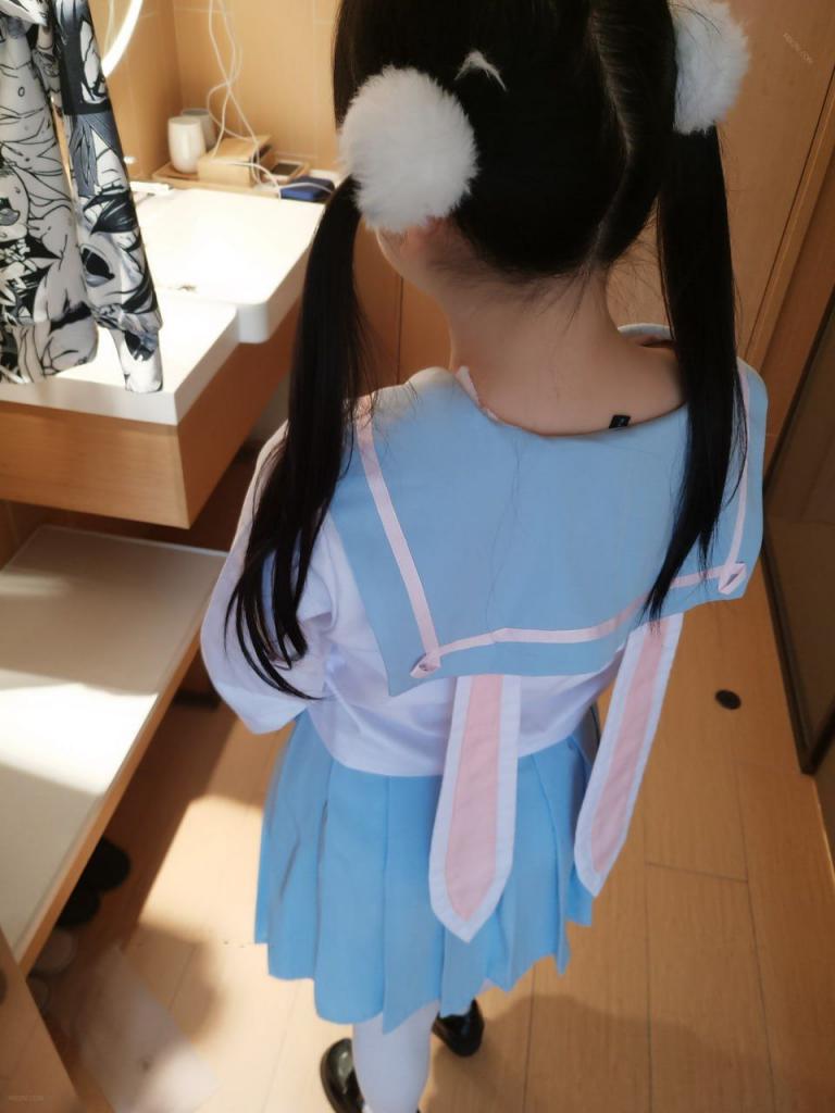 青春JK制服雙馬尾美少女身材相當嫩
