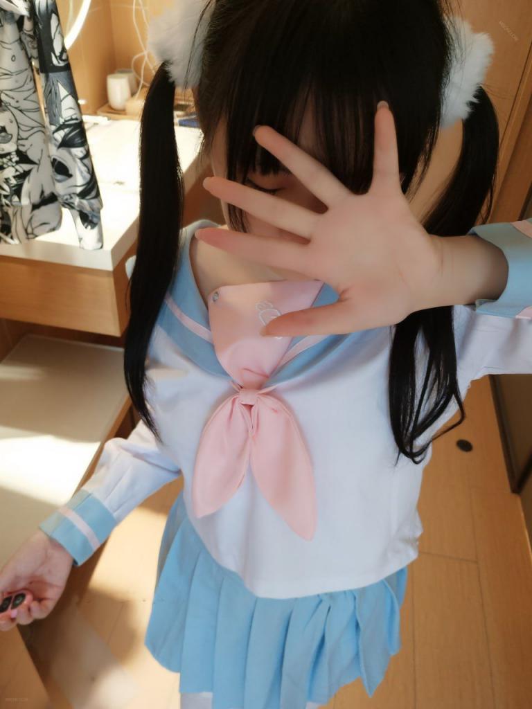 青春JK制服雙馬尾美少女身材相當嫩