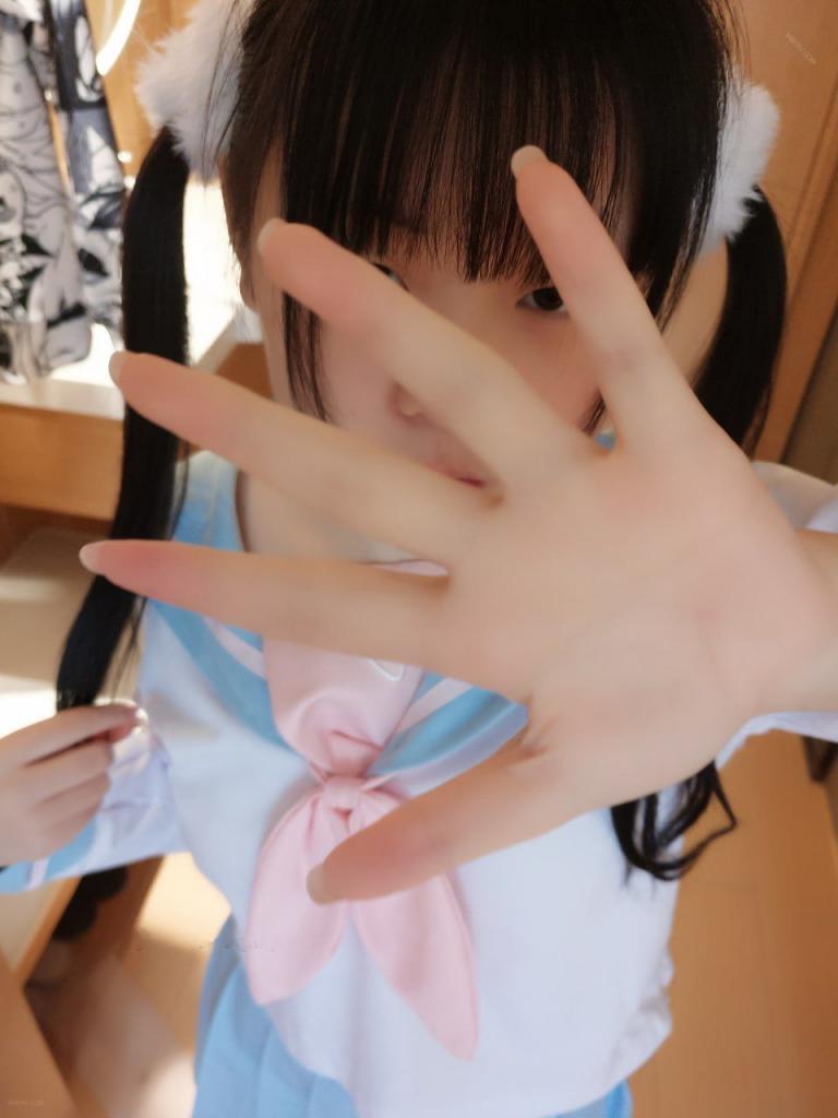 青春JK制服雙馬尾美少女身材相當嫩