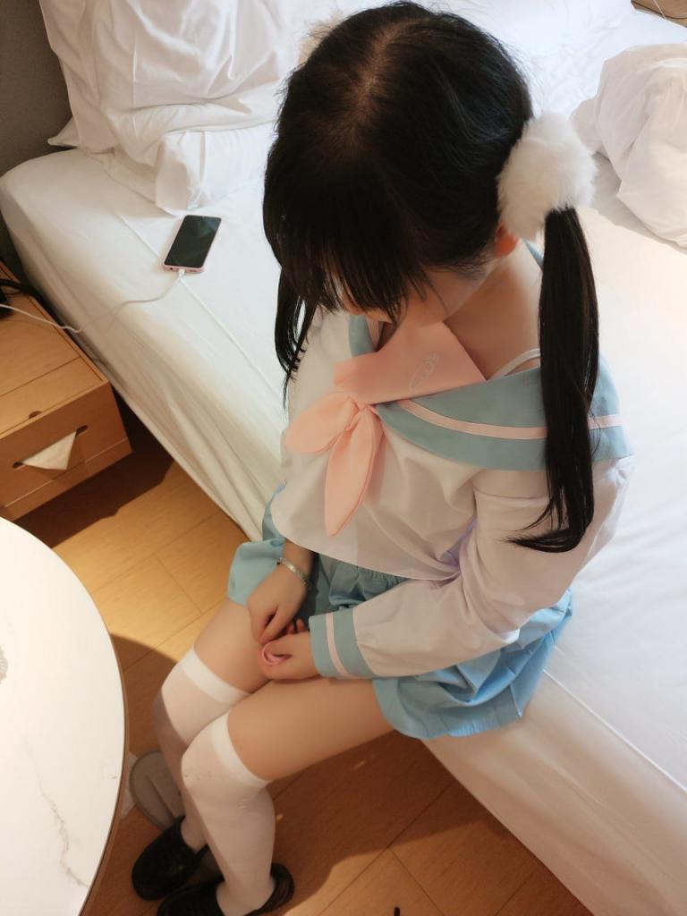 青春JK制服雙馬尾美少女身材相當嫩