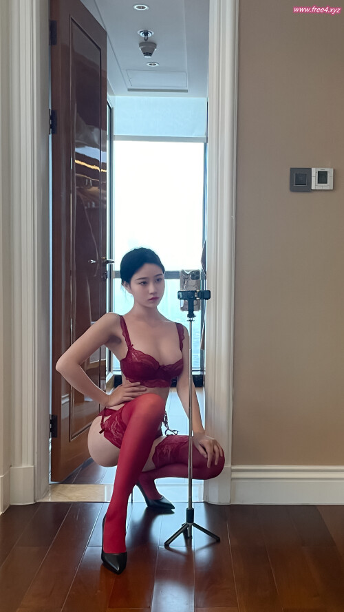 推特大胸模特 年年- 红豆