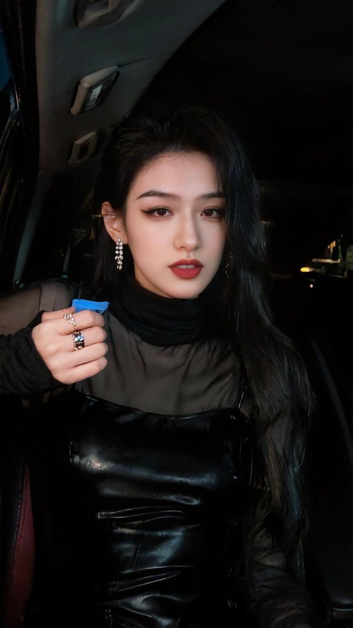 明眸皓齿眉目传情的女神