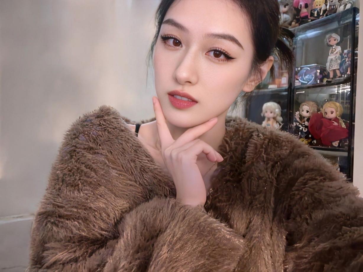 明眸皓齿眉目传情的女神