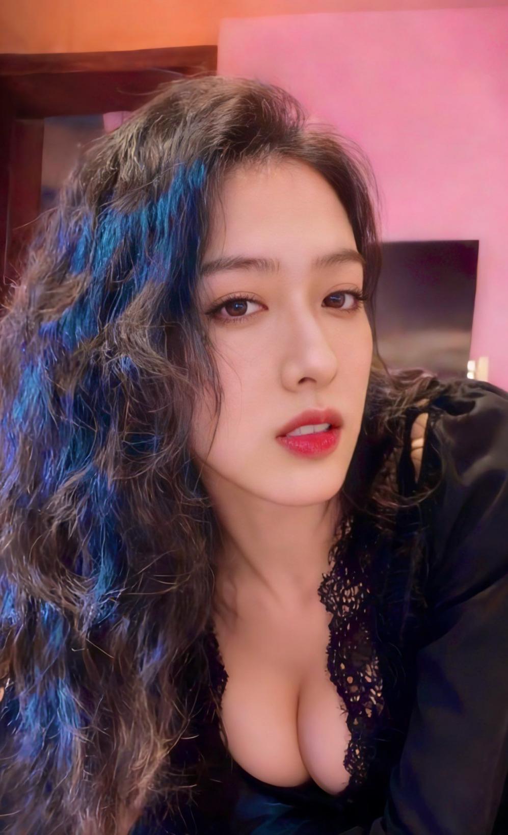 明眸皓齿眉目传情的女神