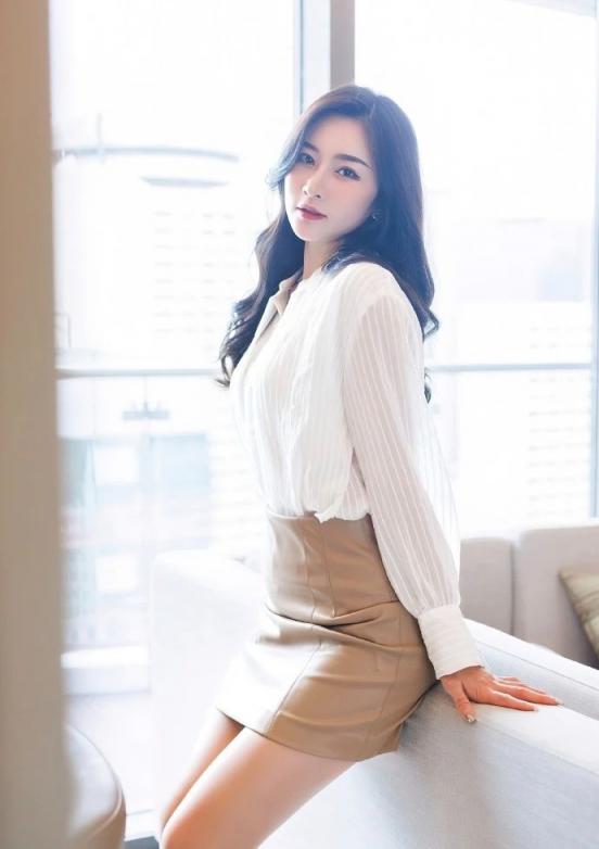 漂亮小姐姐[53P]