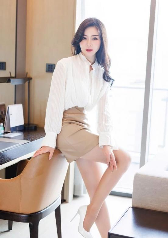 漂亮小姐姐[53P]