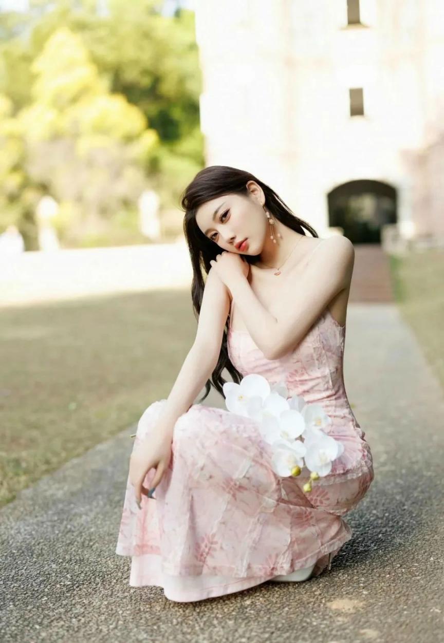 漂亮小姐姐[53P]