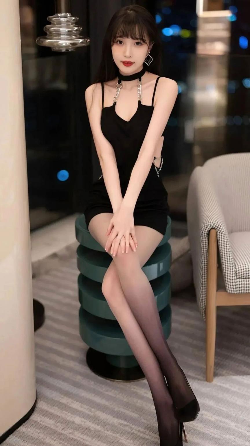 漂亮小姐姐[53P]