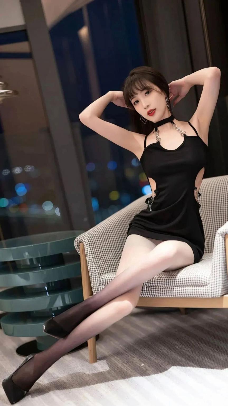 漂亮小姐姐[53P]