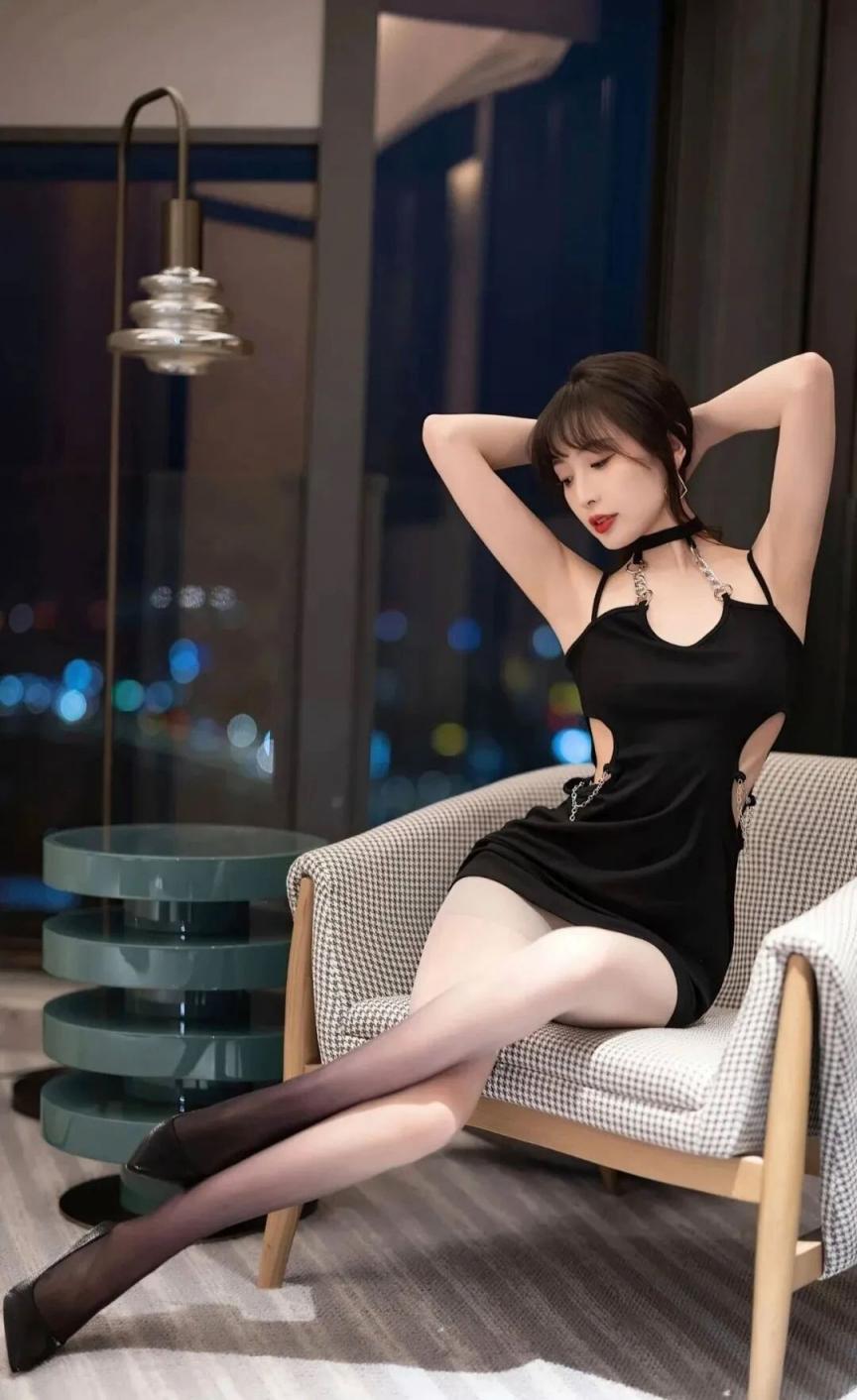 漂亮小姐姐[53P]