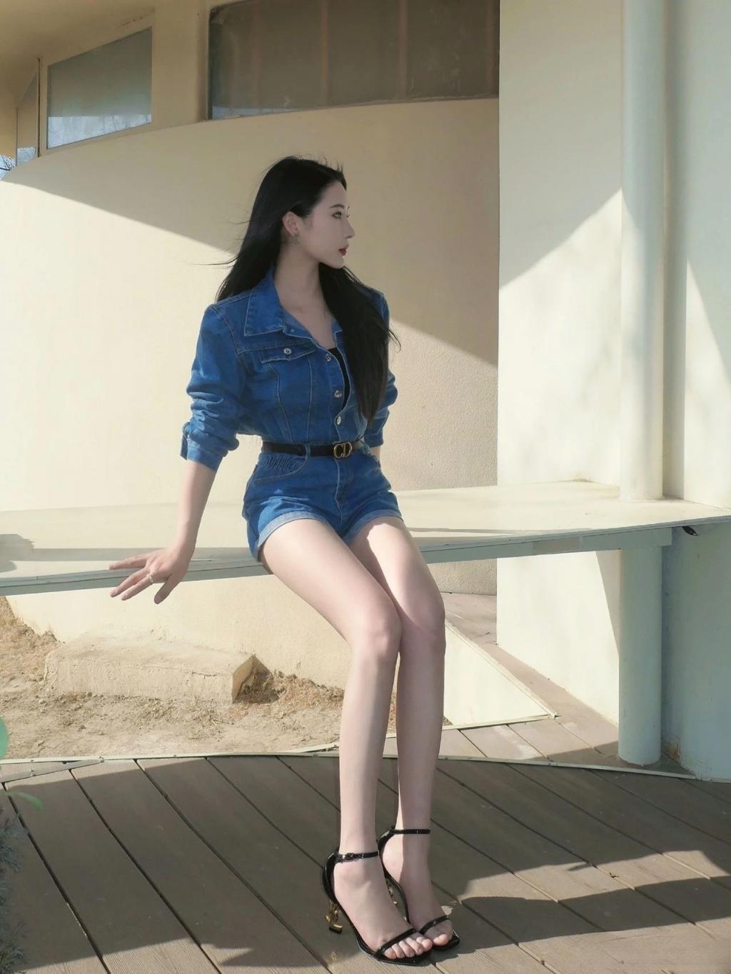 漂亮小姐姐[53P]