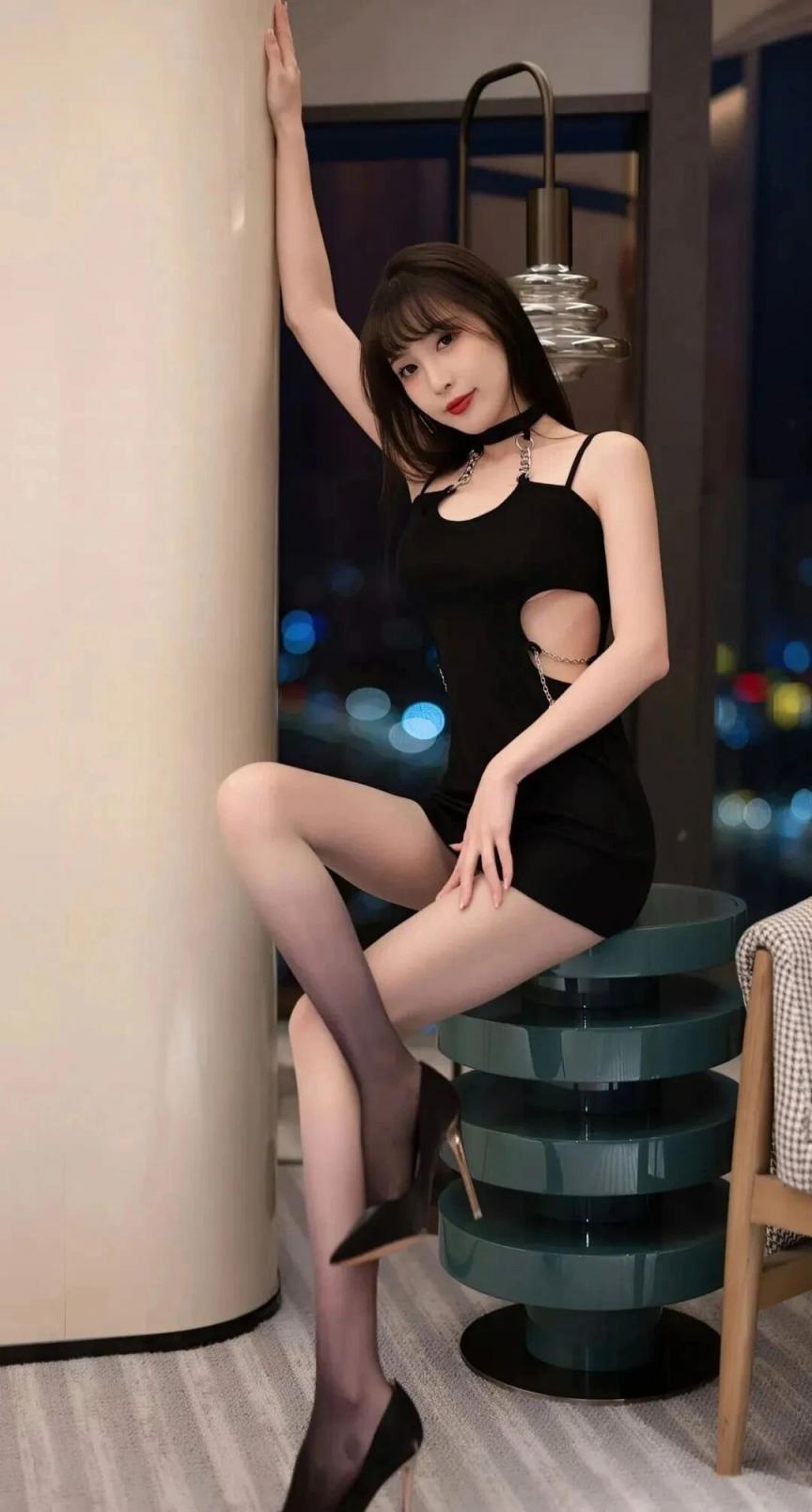 漂亮小姐姐[53P]