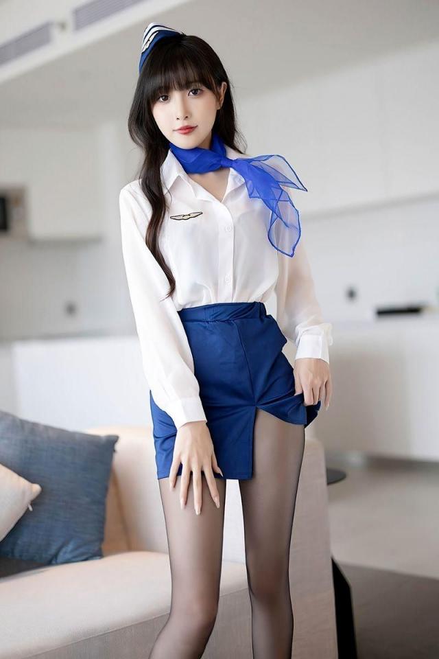 身材纤细美女空乘OL套装写真