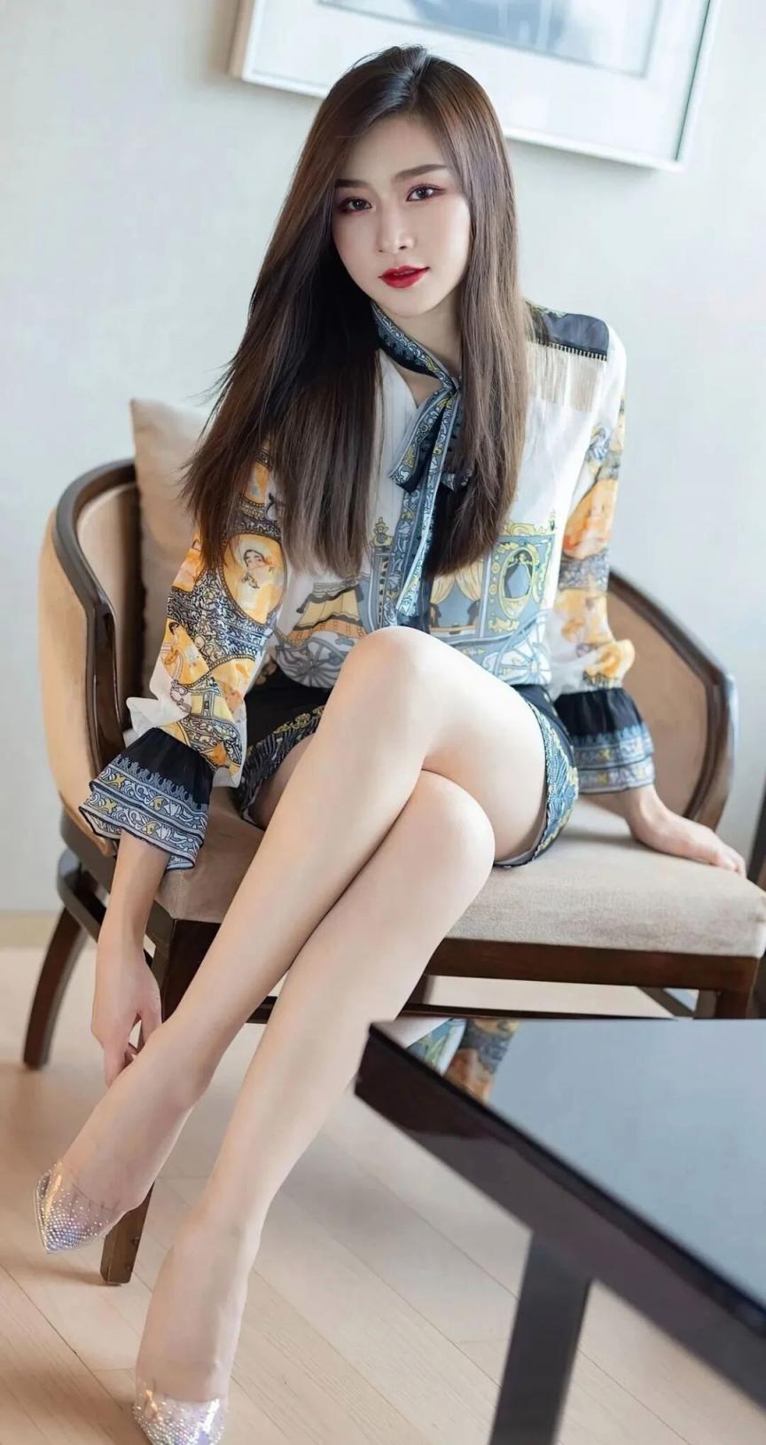 纤腰翘臀，满屏大长腿[52P]