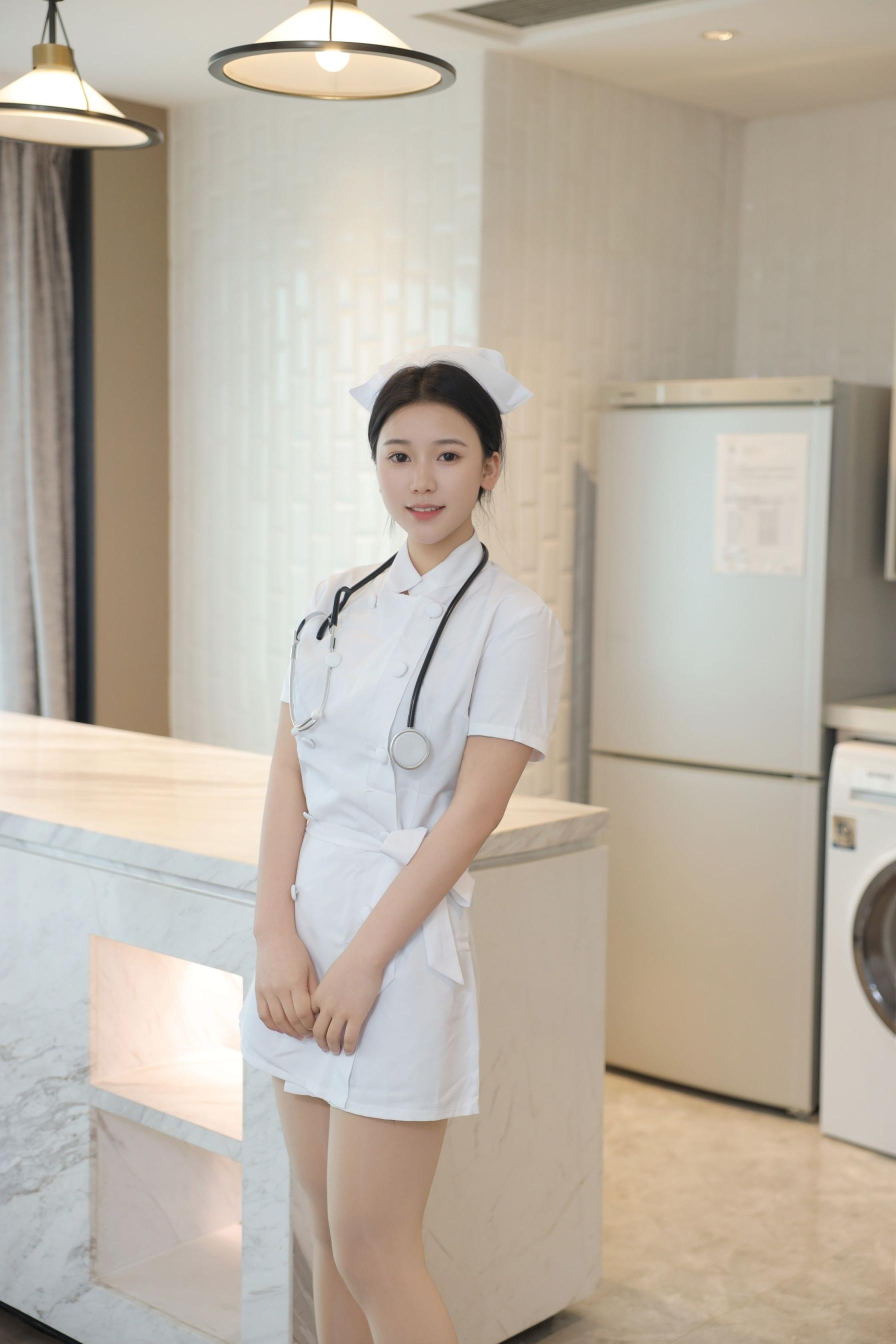 秀人网之林嘉馨性感护士服