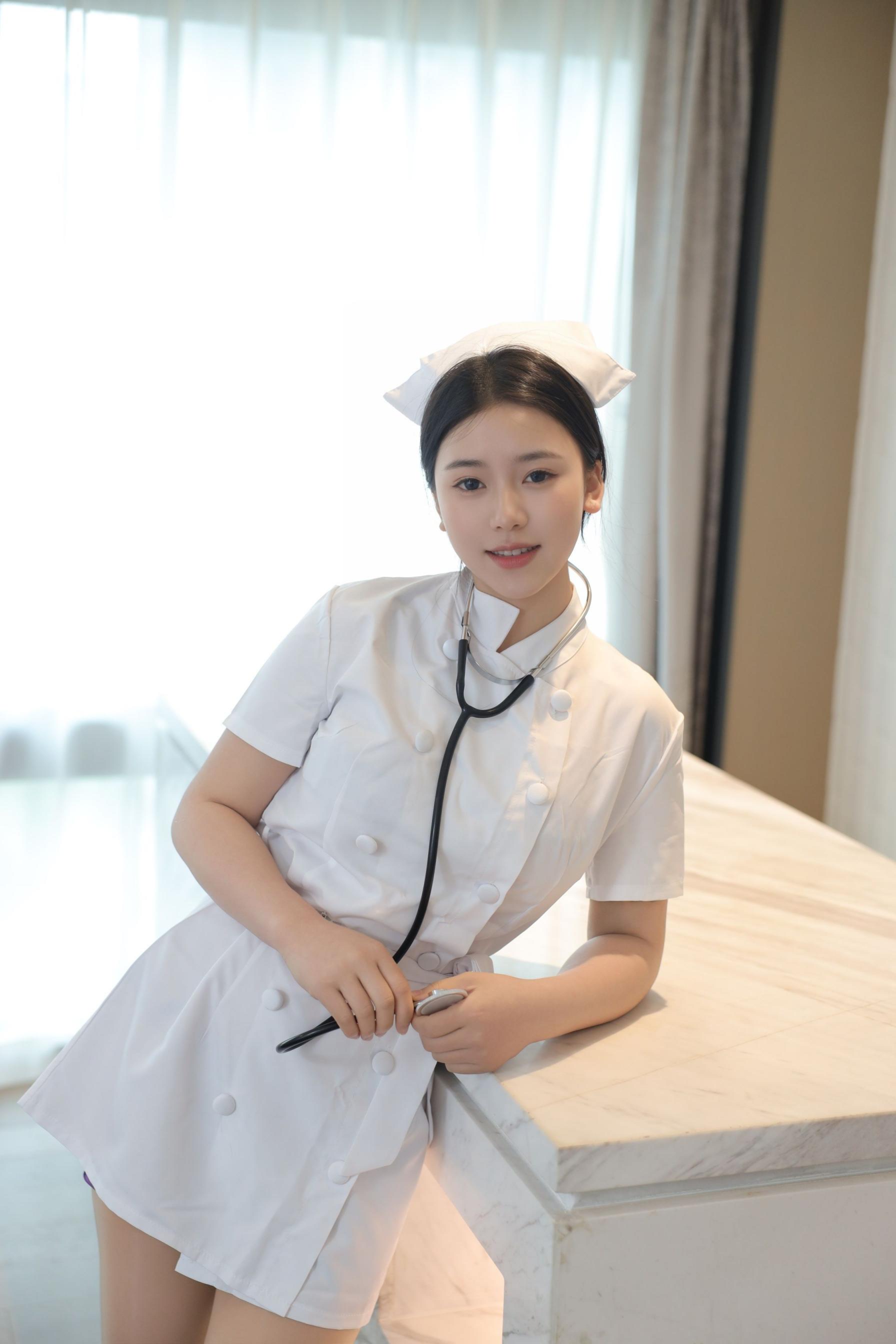 秀人网之林嘉馨性感护士服