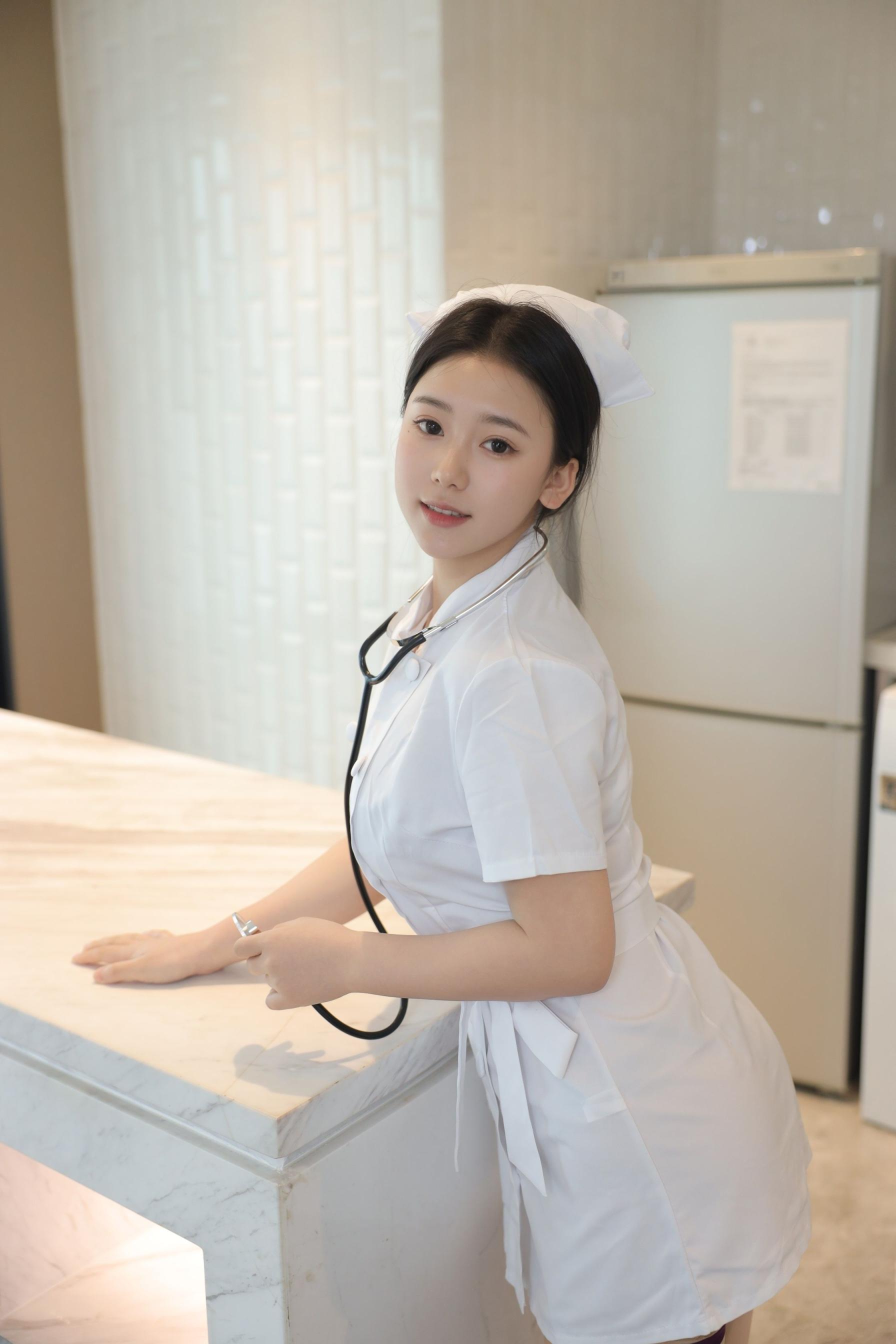 秀人网之林嘉馨性感护士服