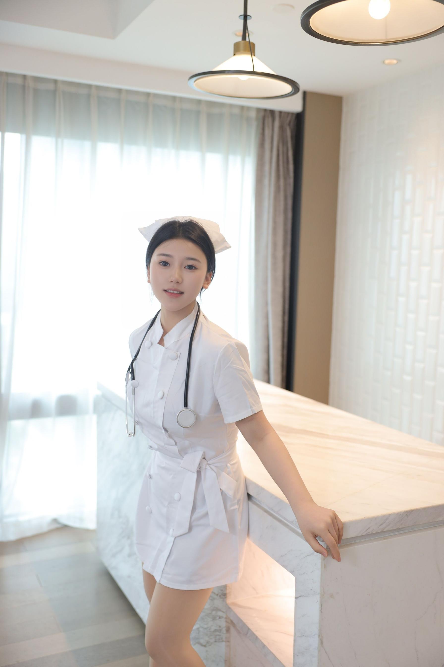 秀人网之林嘉馨性感护士服