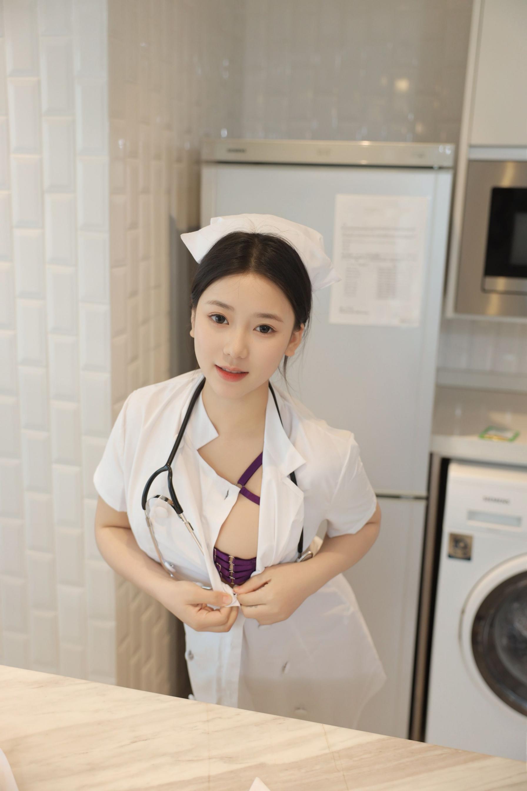 秀人网之林嘉馨性感护士服