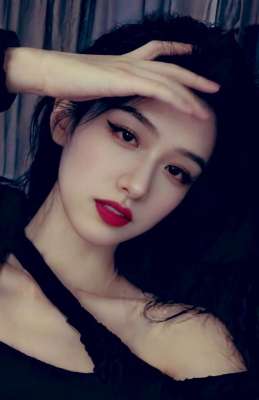 明眸皓齿眉目传情的女神