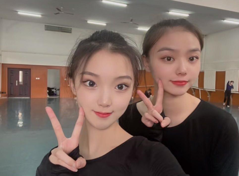 白嫩白虎白丝袜