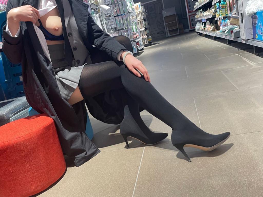 跟我一样喜欢大奶子的骚年们，来看看奶子吧