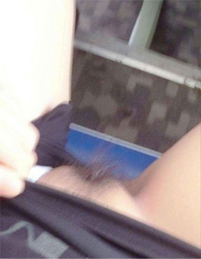 公交车上发骚的美女[23P]