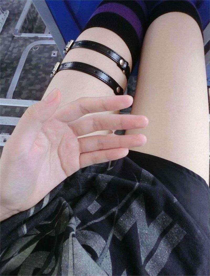 公交车上发骚的美女[23P]