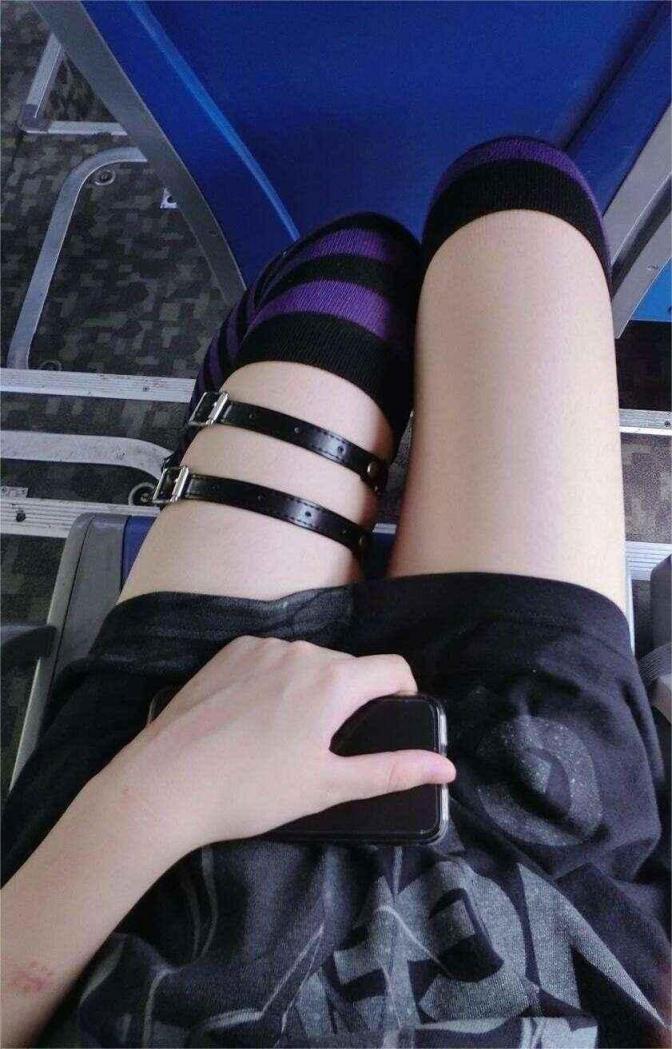 公交车上发骚的美女[23P]