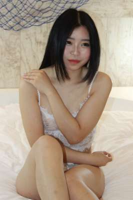 可爱鲜嫩又有点害羞的极品妹子