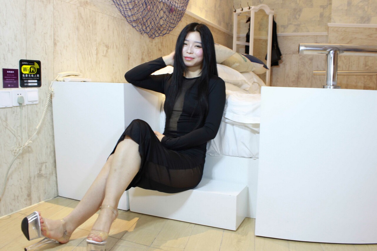可爱鲜嫩又有点害羞的极品妹子