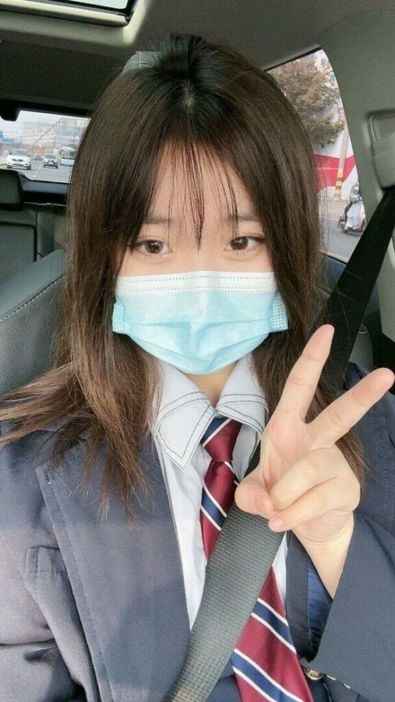 露脸萝莉反差福利姬