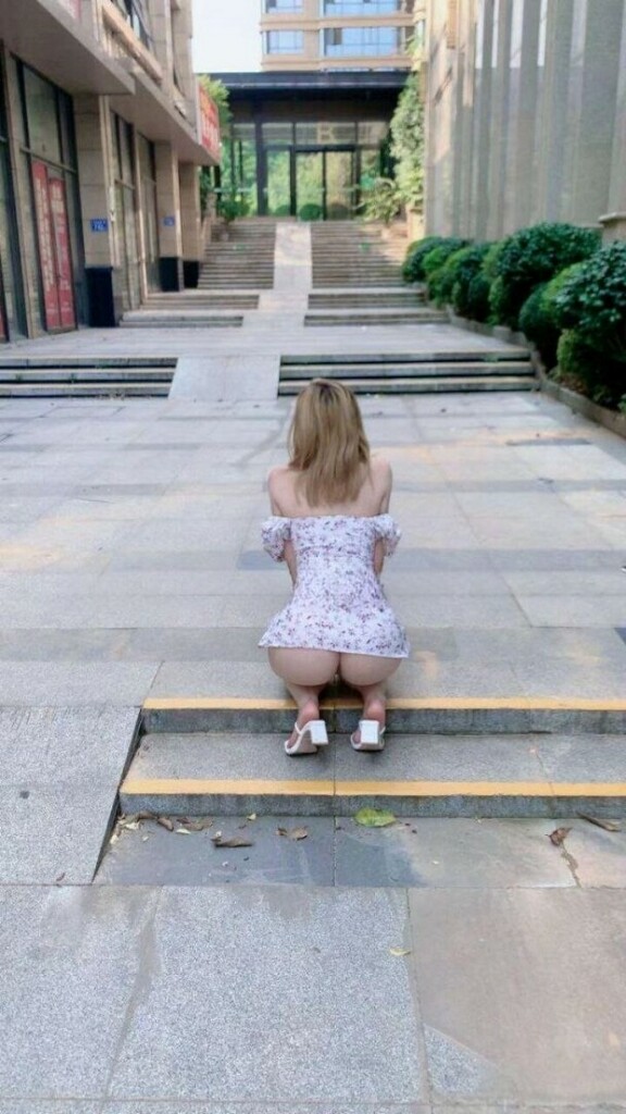 露脸萝莉反差福利姬