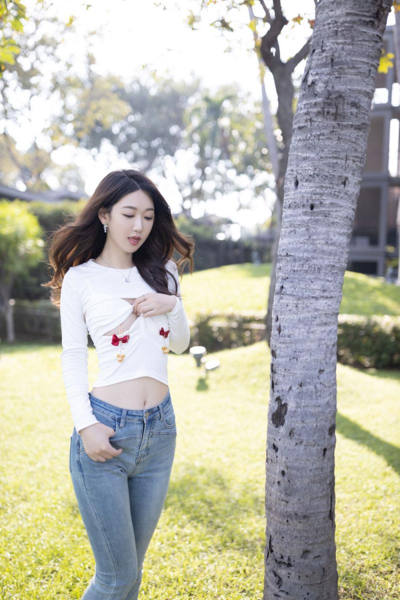 顶级的牛仔裤美妞