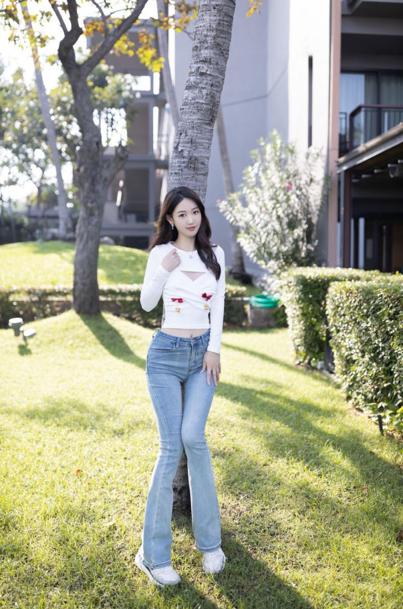 顶级的牛仔裤美妞