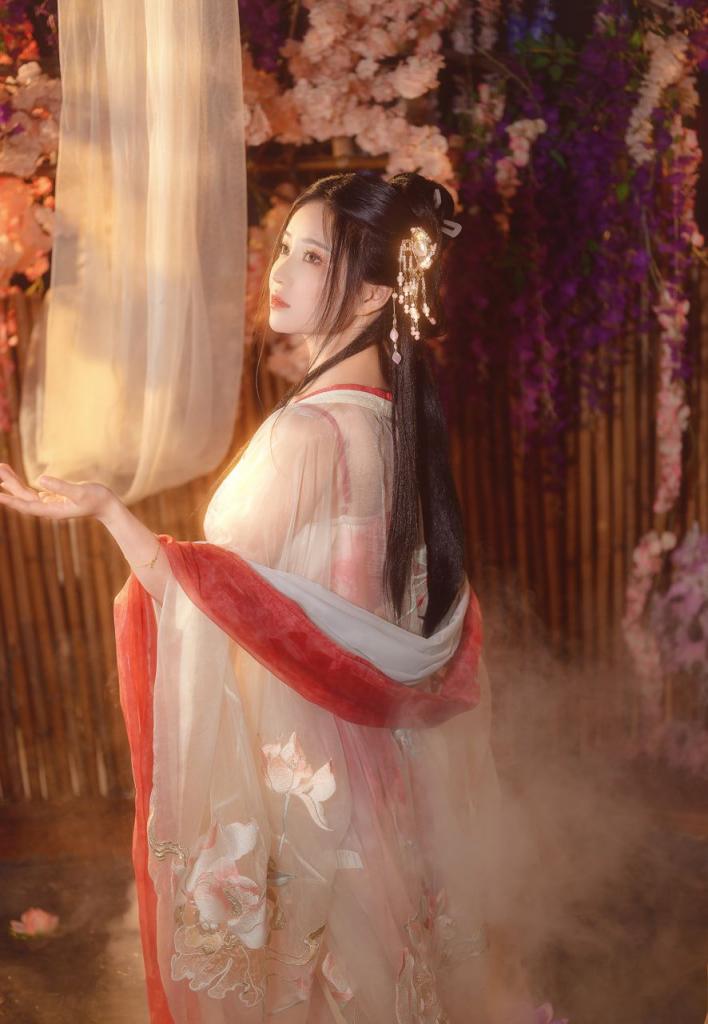 梦醉瑶，手如柔荑肤如凝脂