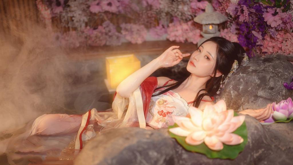 梦醉瑶，手如柔荑肤如凝脂