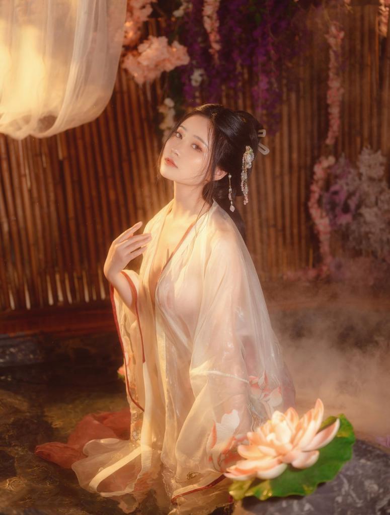 梦醉瑶，手如柔荑肤如凝脂