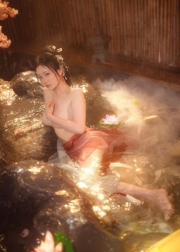 梦醉瑶，手如柔荑肤如凝脂