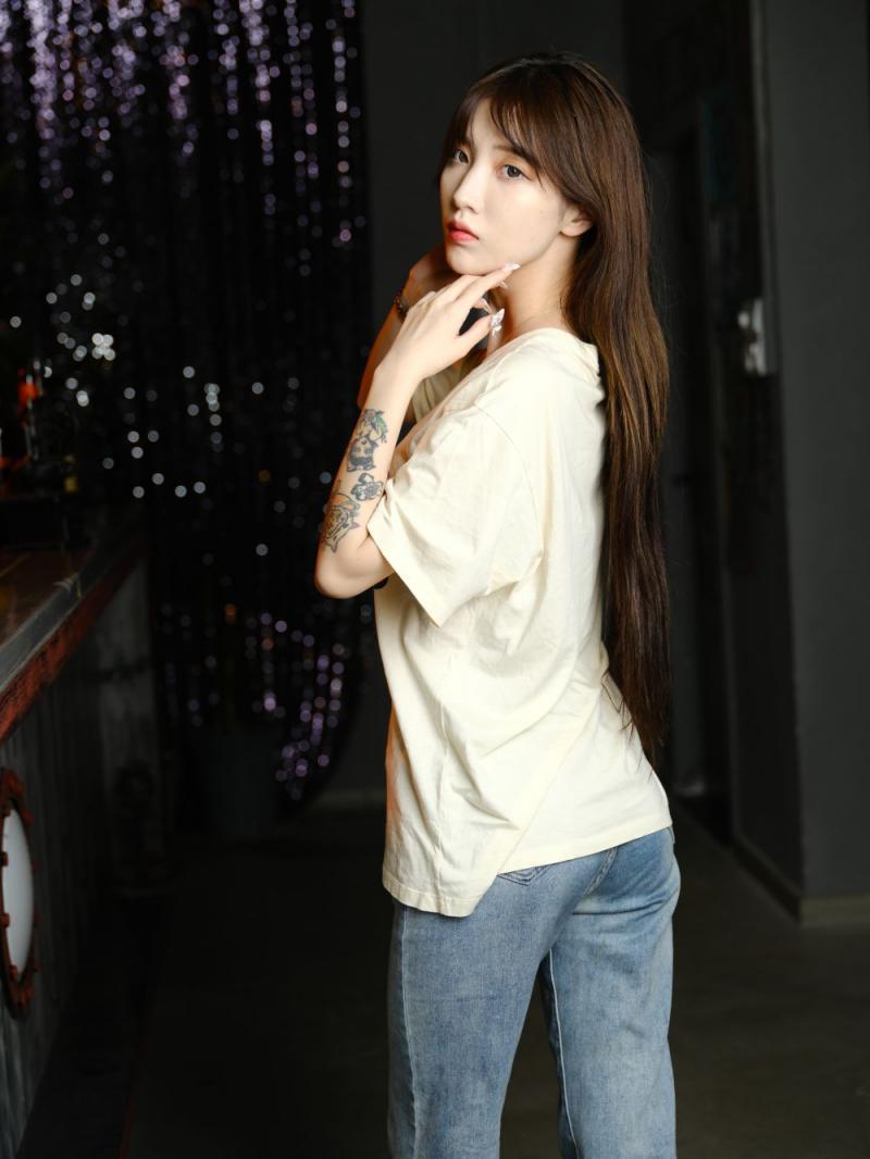 牛仔裤妹妹真的太纯了