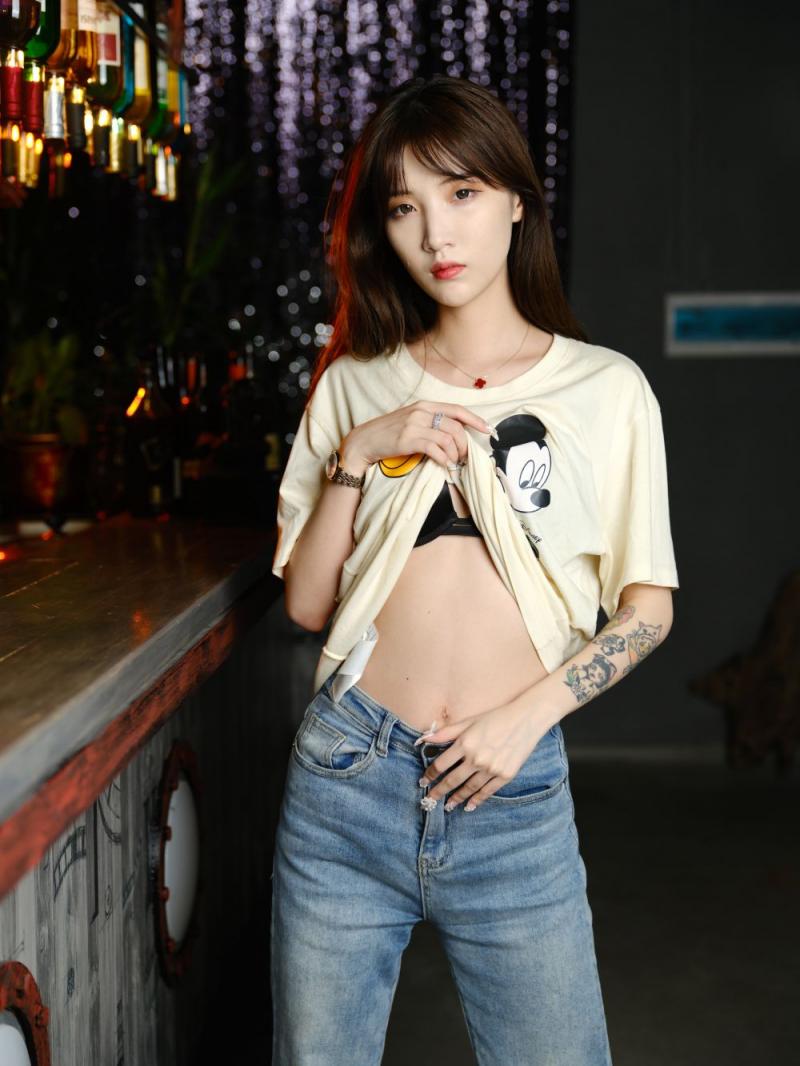 牛仔裤妹妹真的太纯了
